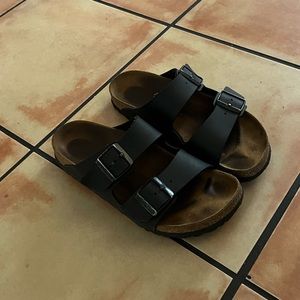 Black Birkenstock slides!